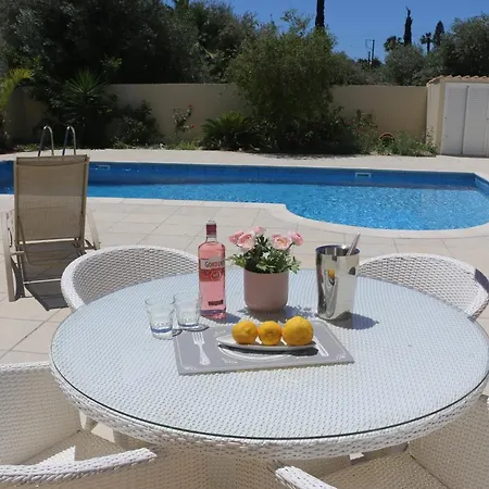 Vilă Rossa Pissouri